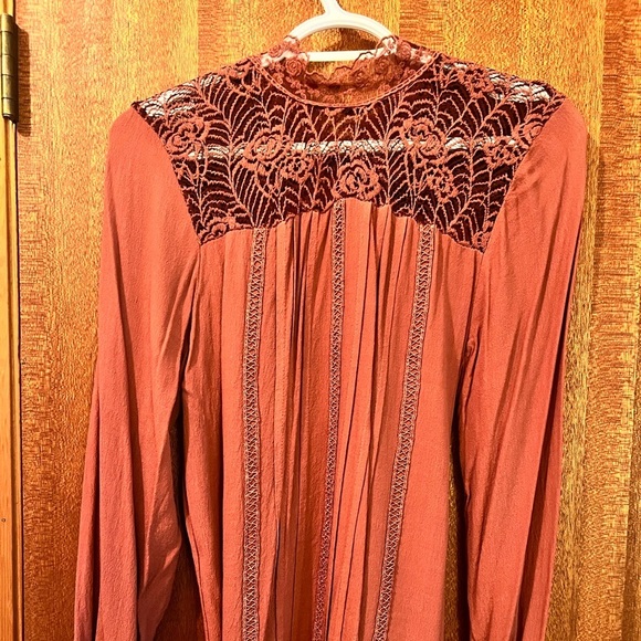 Elegant lacey long sleeve top - Picture 3 of 5